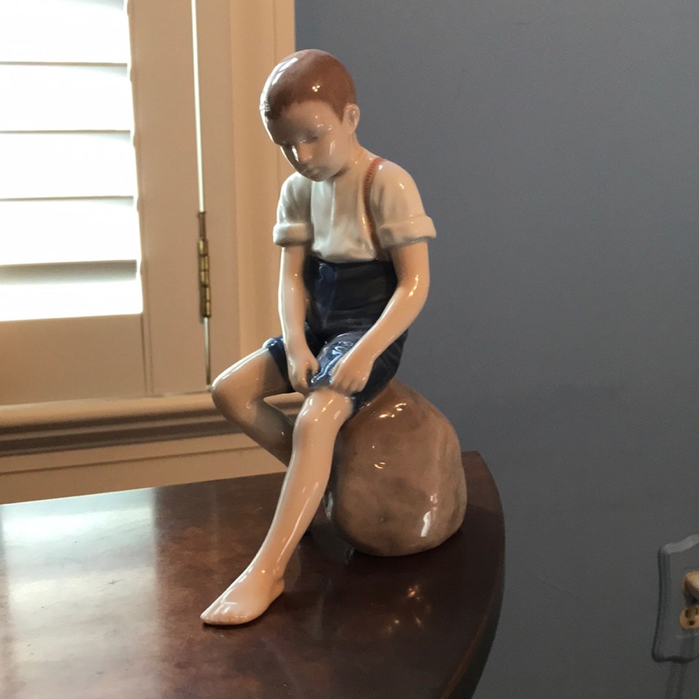 Bing & Grondahl Boy on Stone 1757 in EUC
